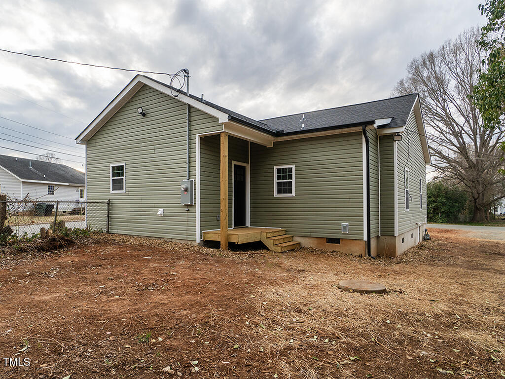738 Everett Street