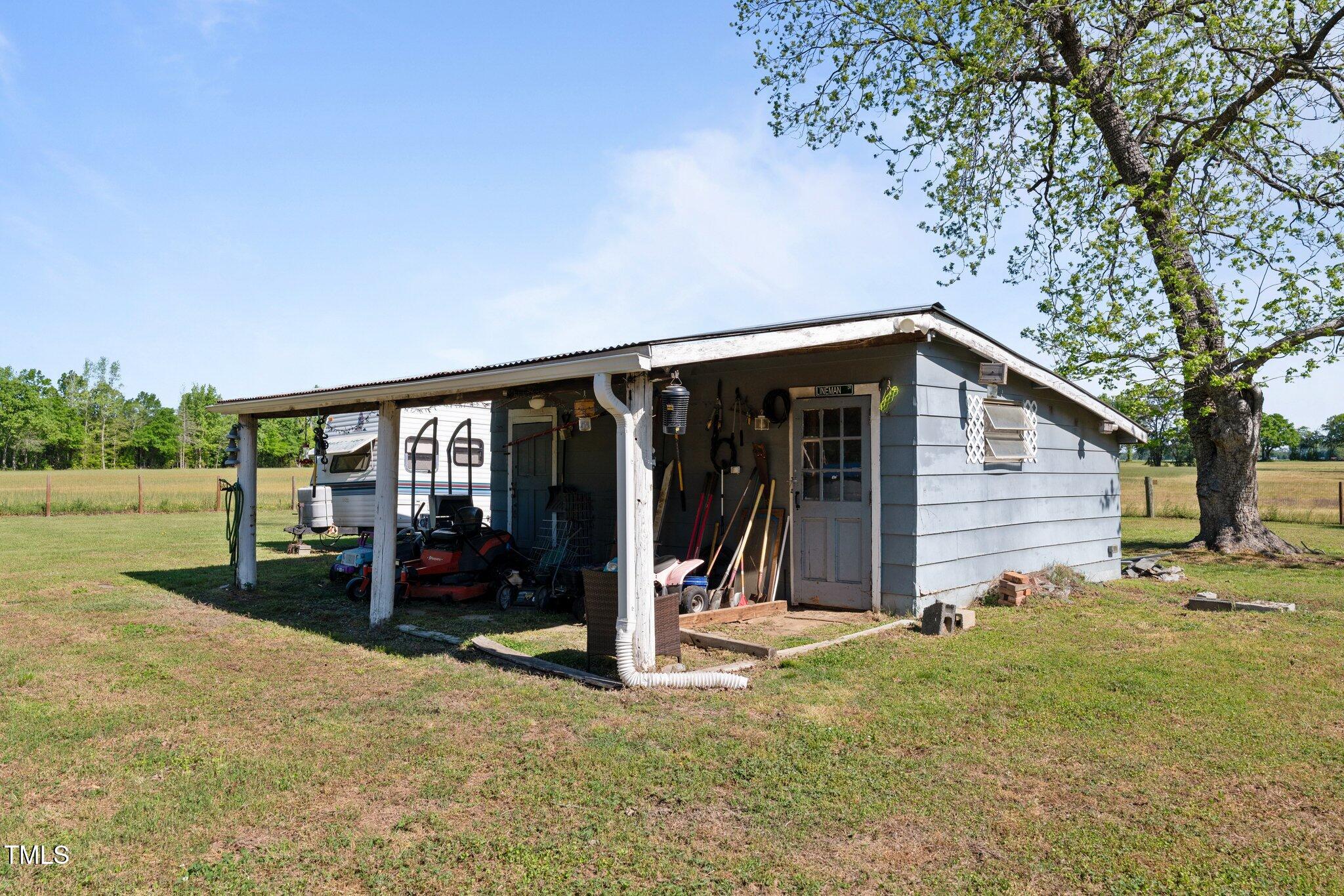 8211 Julian Road