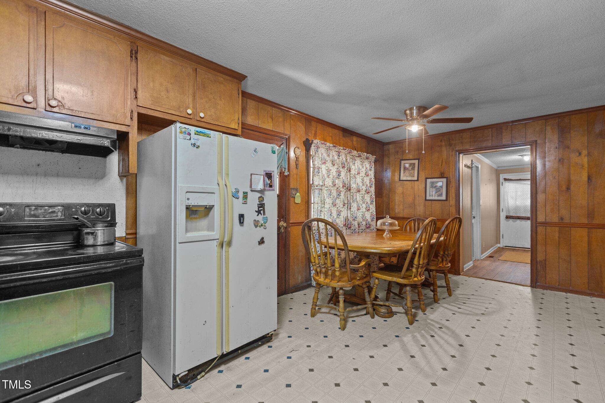 4038 Redwood Road