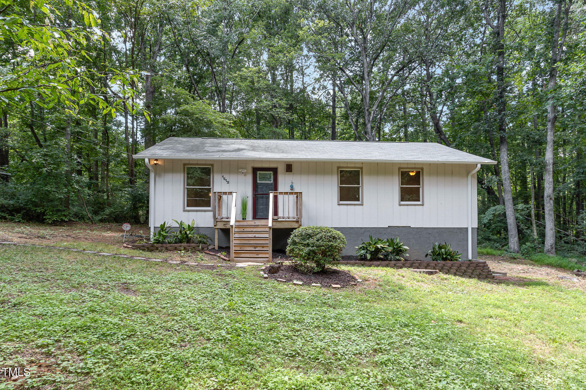 1512 Edwards Drive