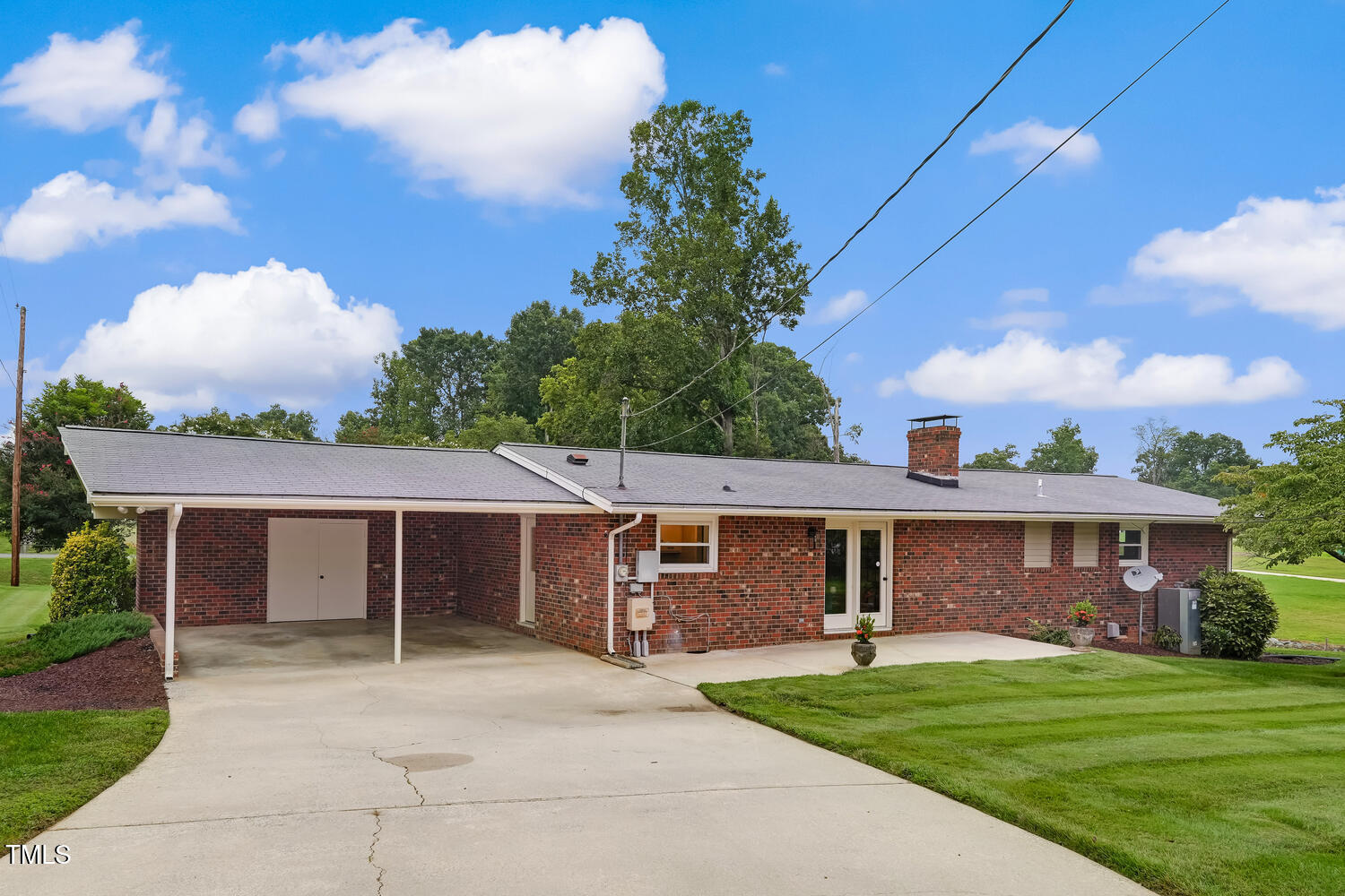 1242 Dogwood Street