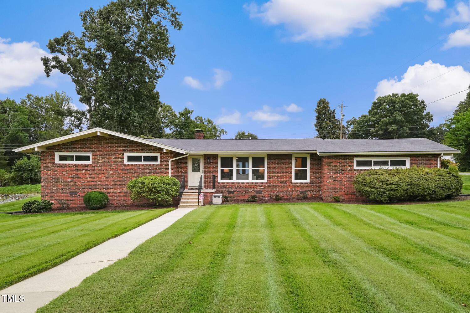 1242 Dogwood Street