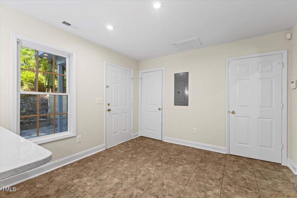 2804 Lutz Lane
