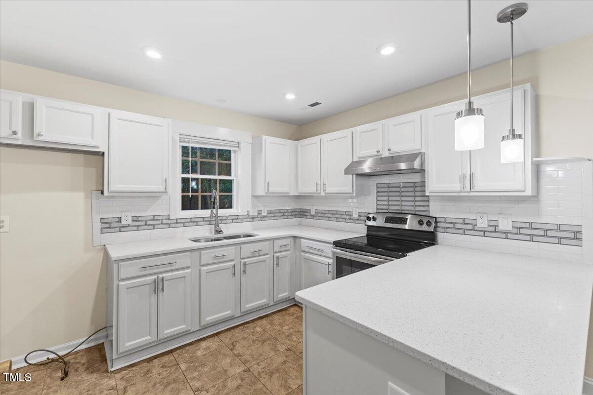 2804 Lutz Lane