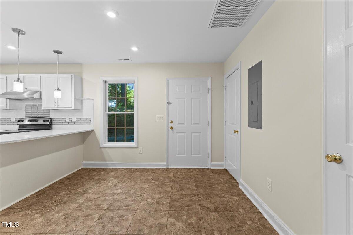 2804 Lutz Lane