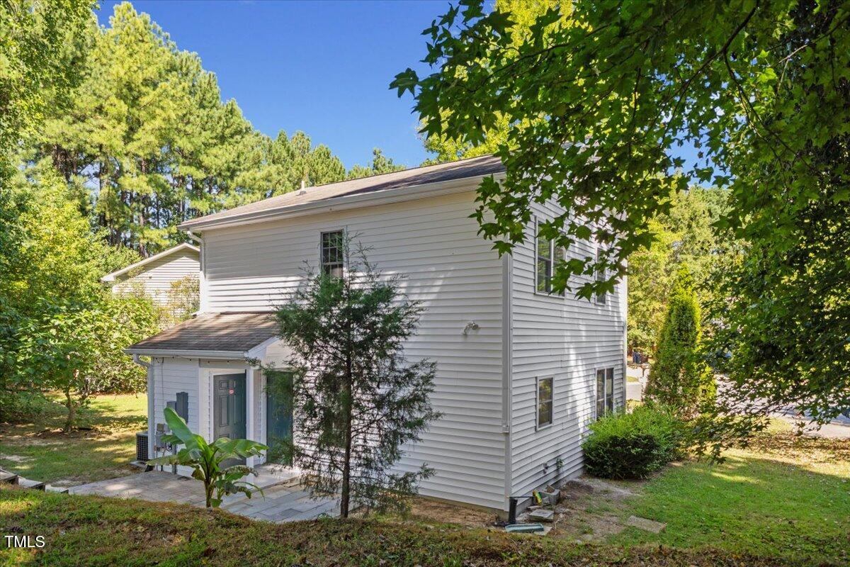 2804 Lutz Lane
