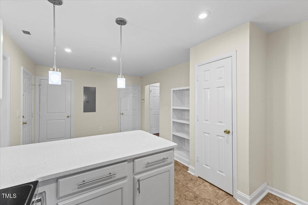2804 Lutz Lane