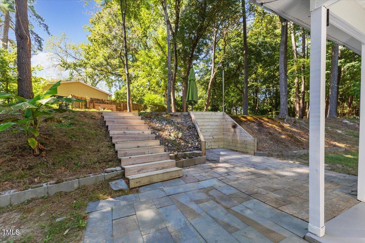 2804 Lutz Lane