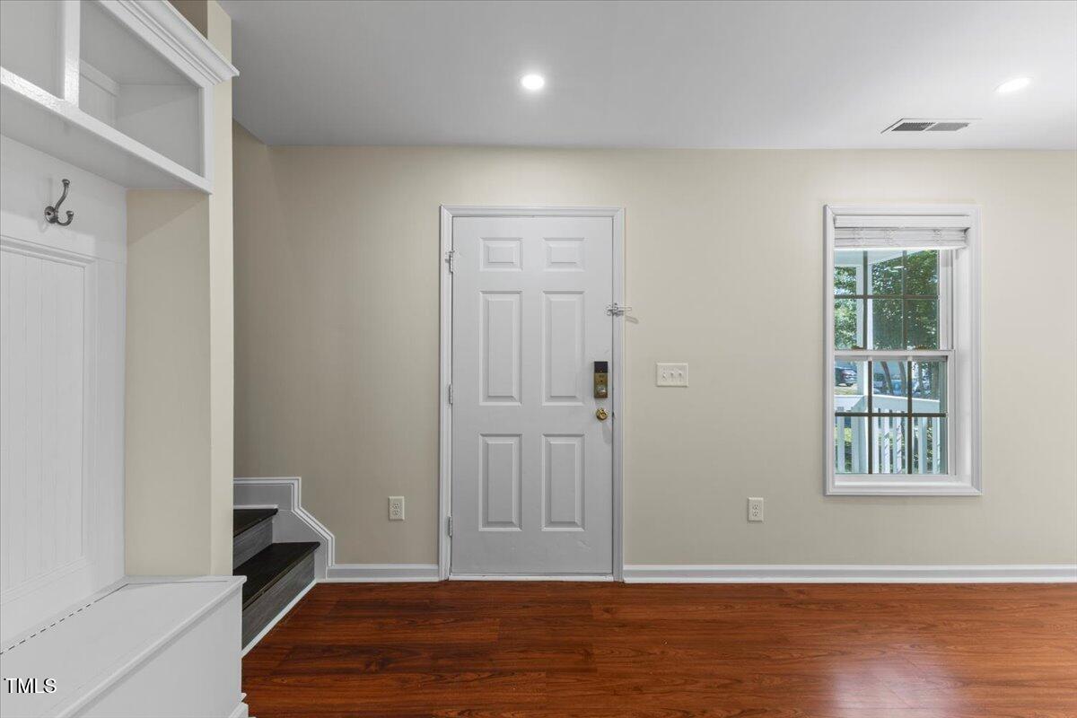 2804 Lutz Lane