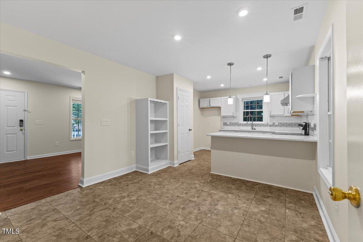 2804 Lutz Lane
