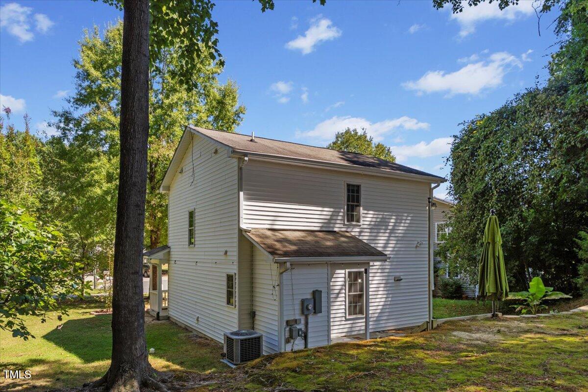 2804 Lutz Lane