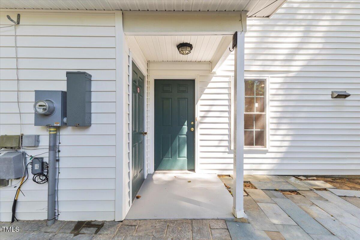 2804 Lutz Lane