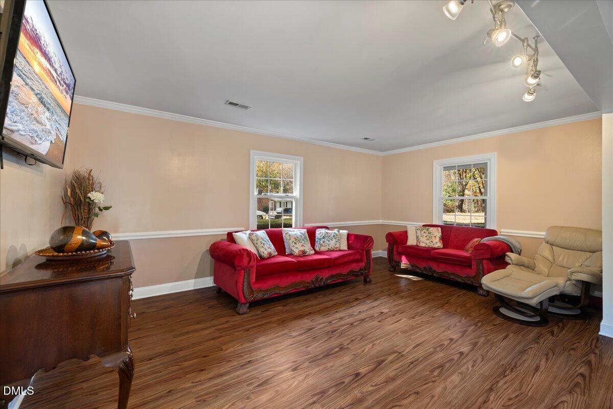 2323 Buckingham Road