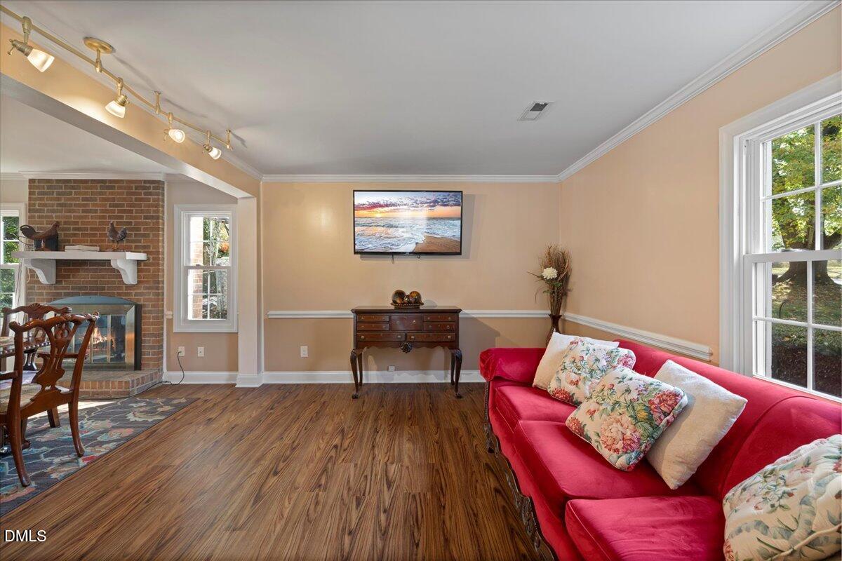 2323 Buckingham Road