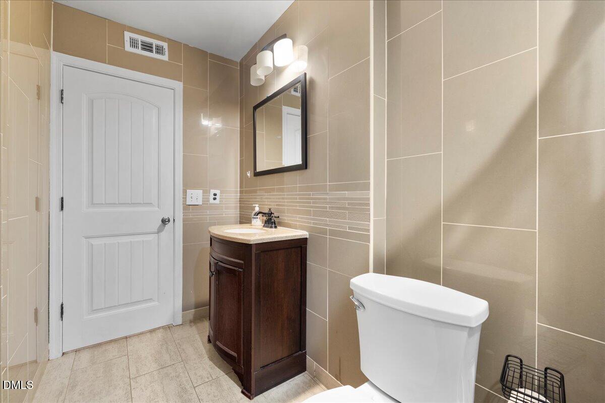 2323 Buckingham Road