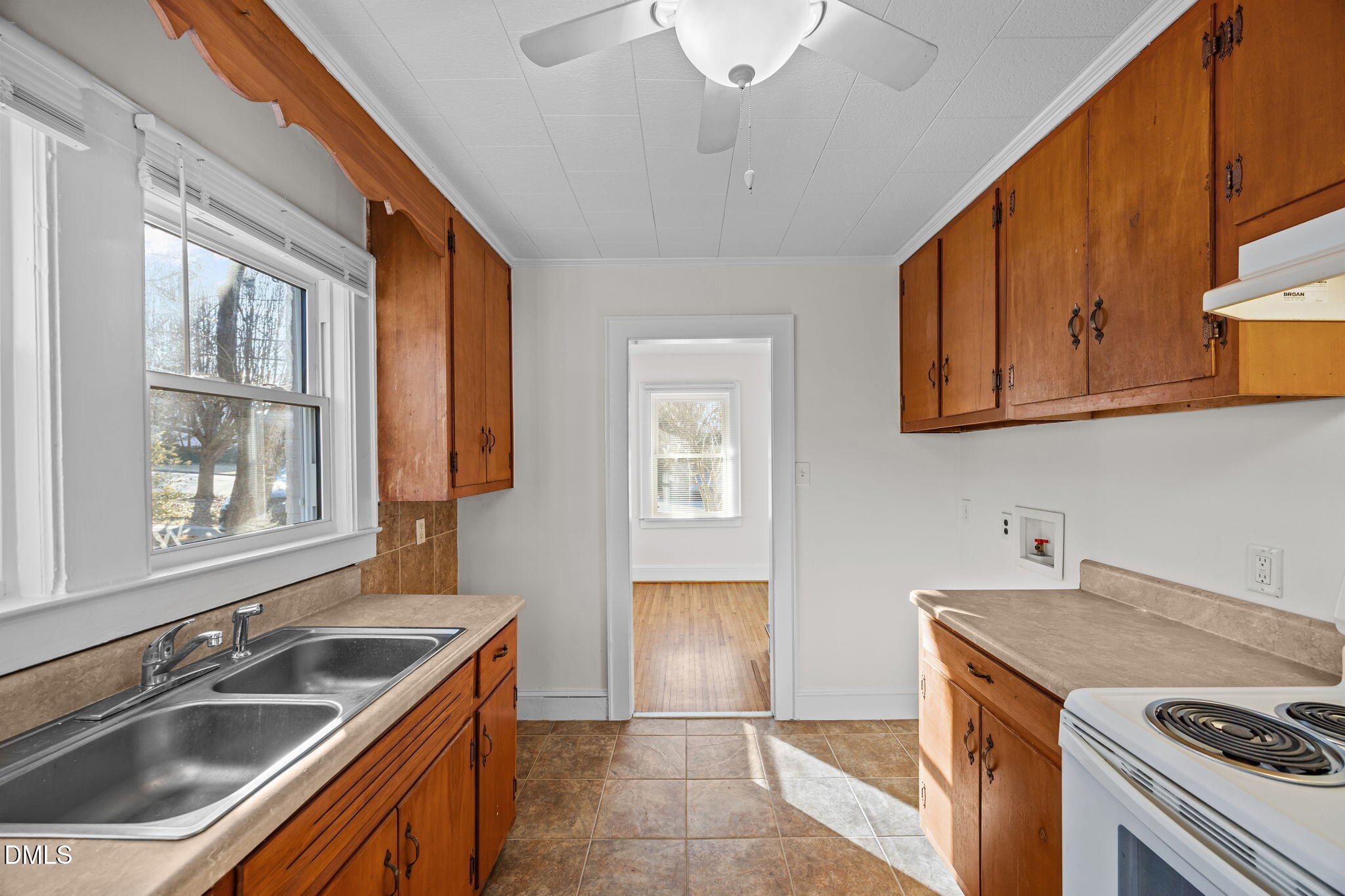 311 W Gilbreath Street