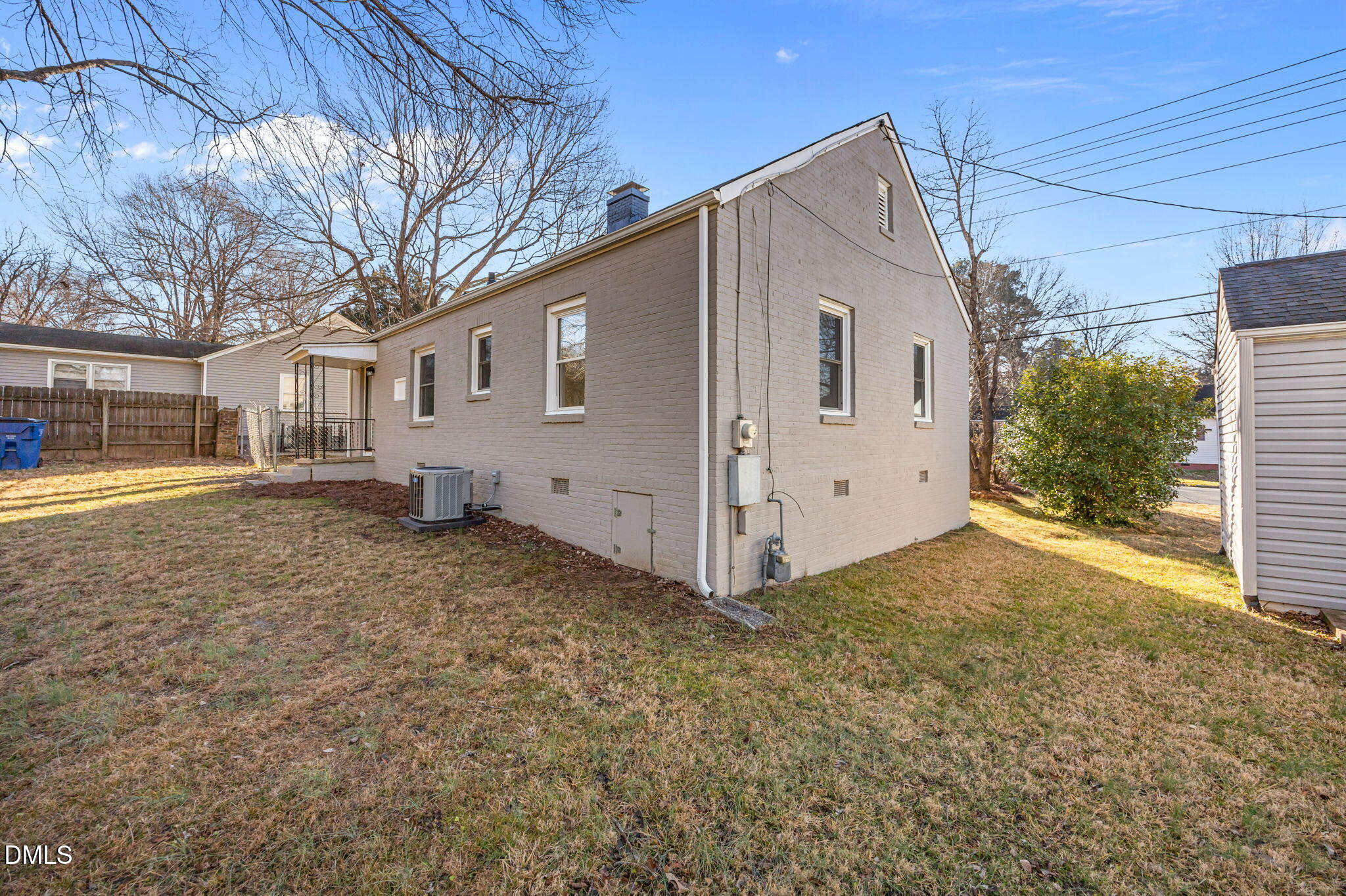 311 W Gilbreath Street