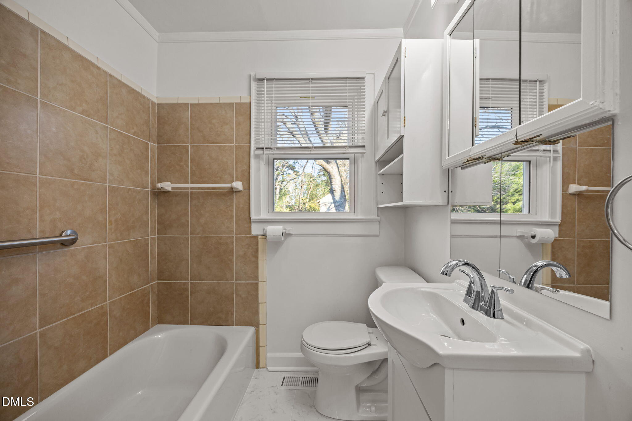 311 W Gilbreath Street