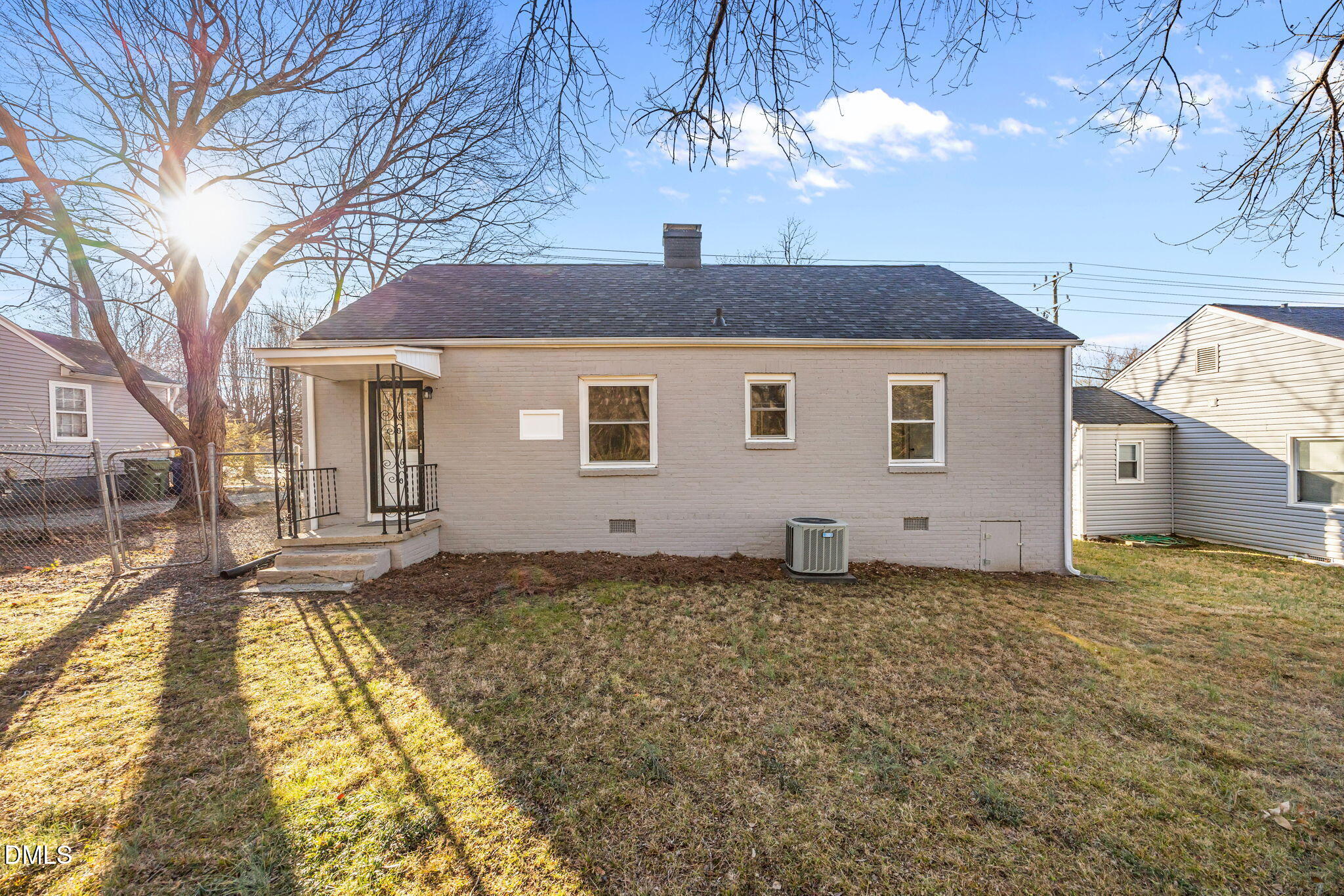 311 W Gilbreath Street