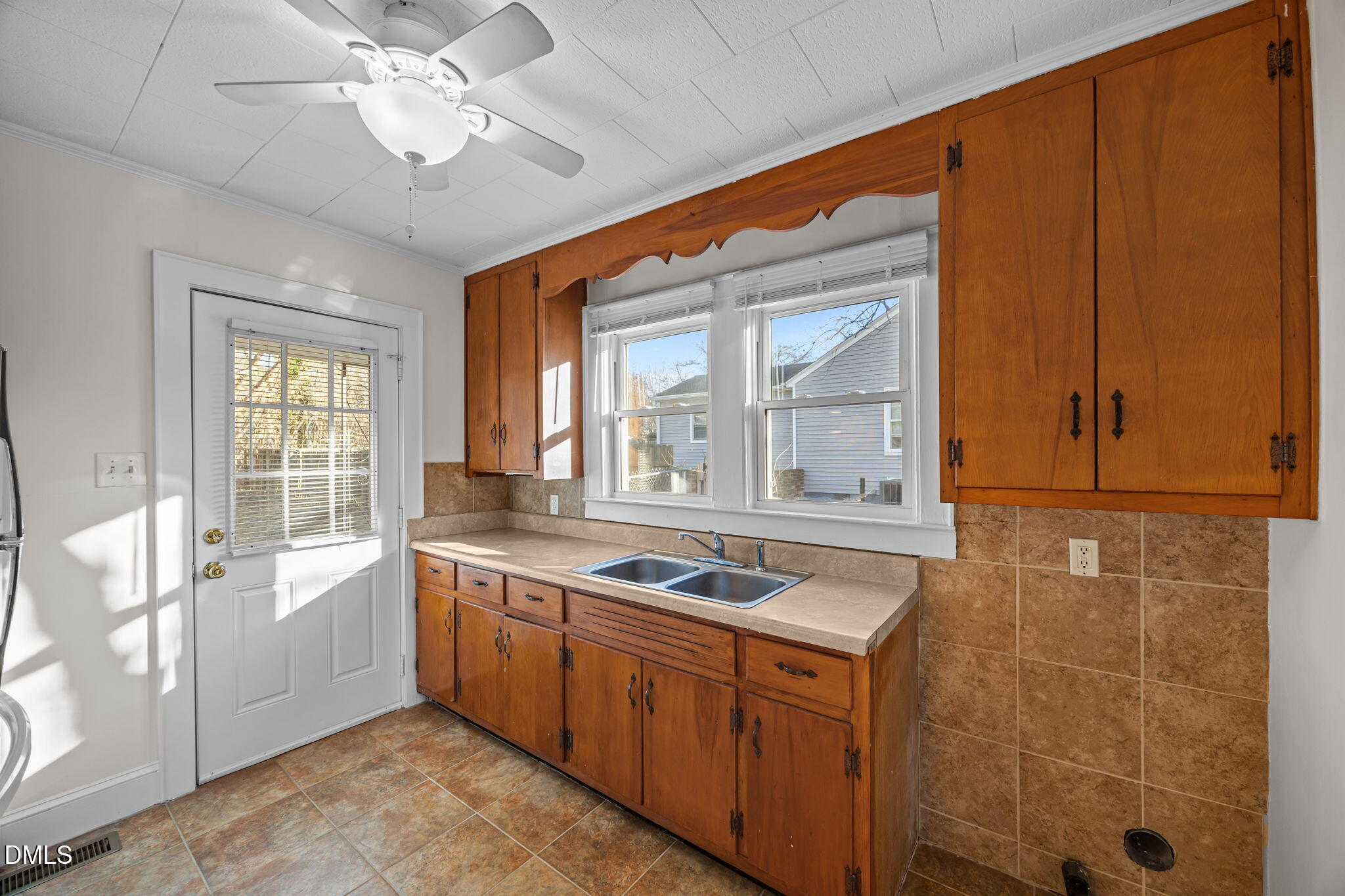 311 W Gilbreath Street