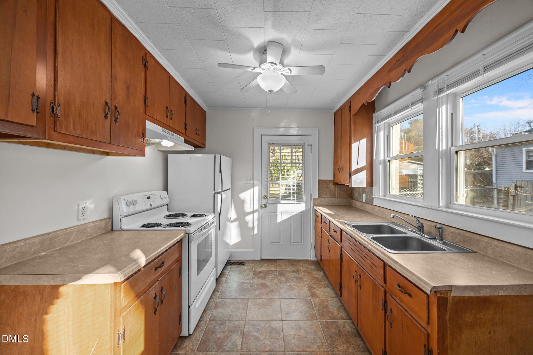 311 W Gilbreath Street