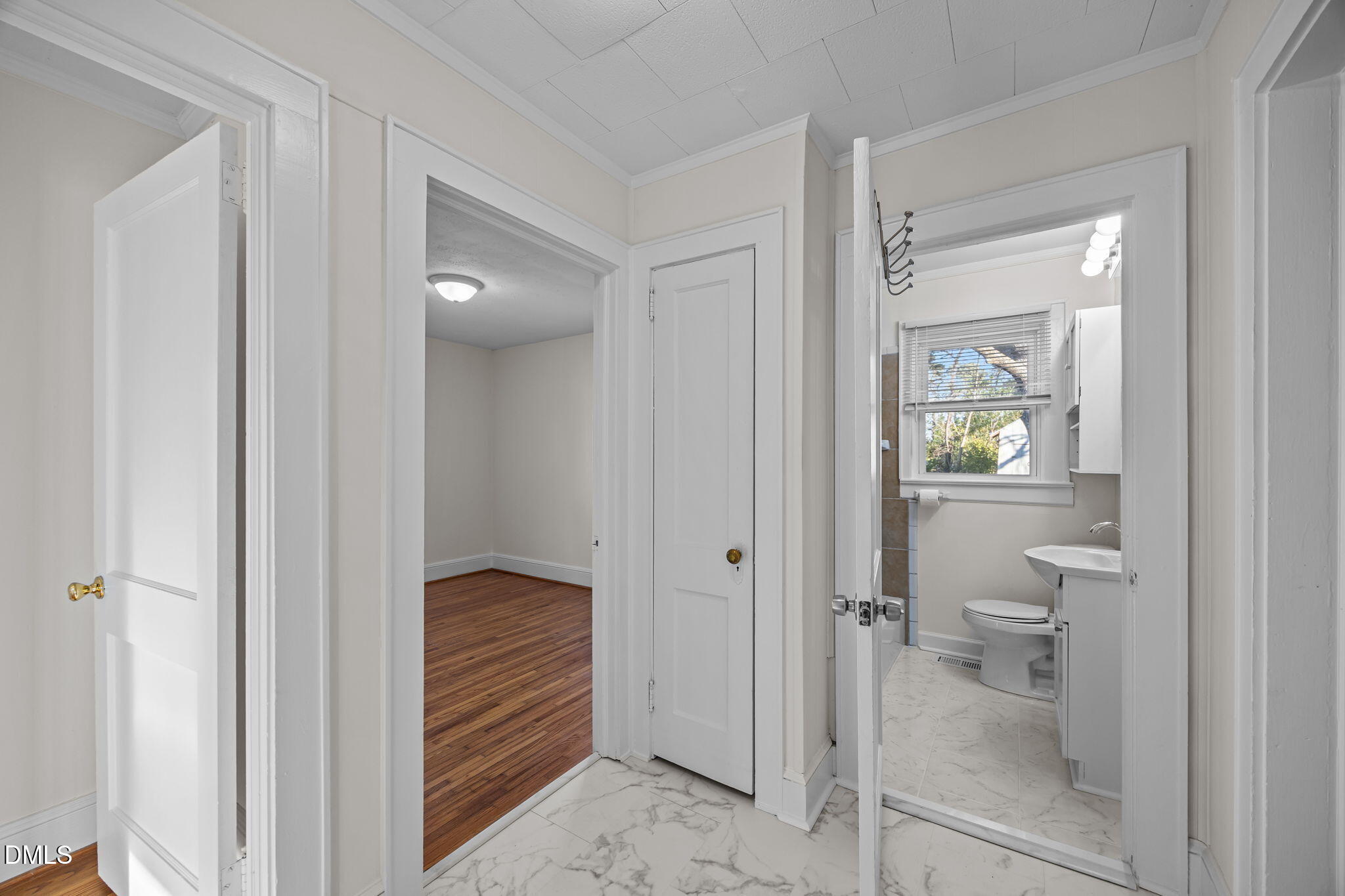 311 W Gilbreath Street