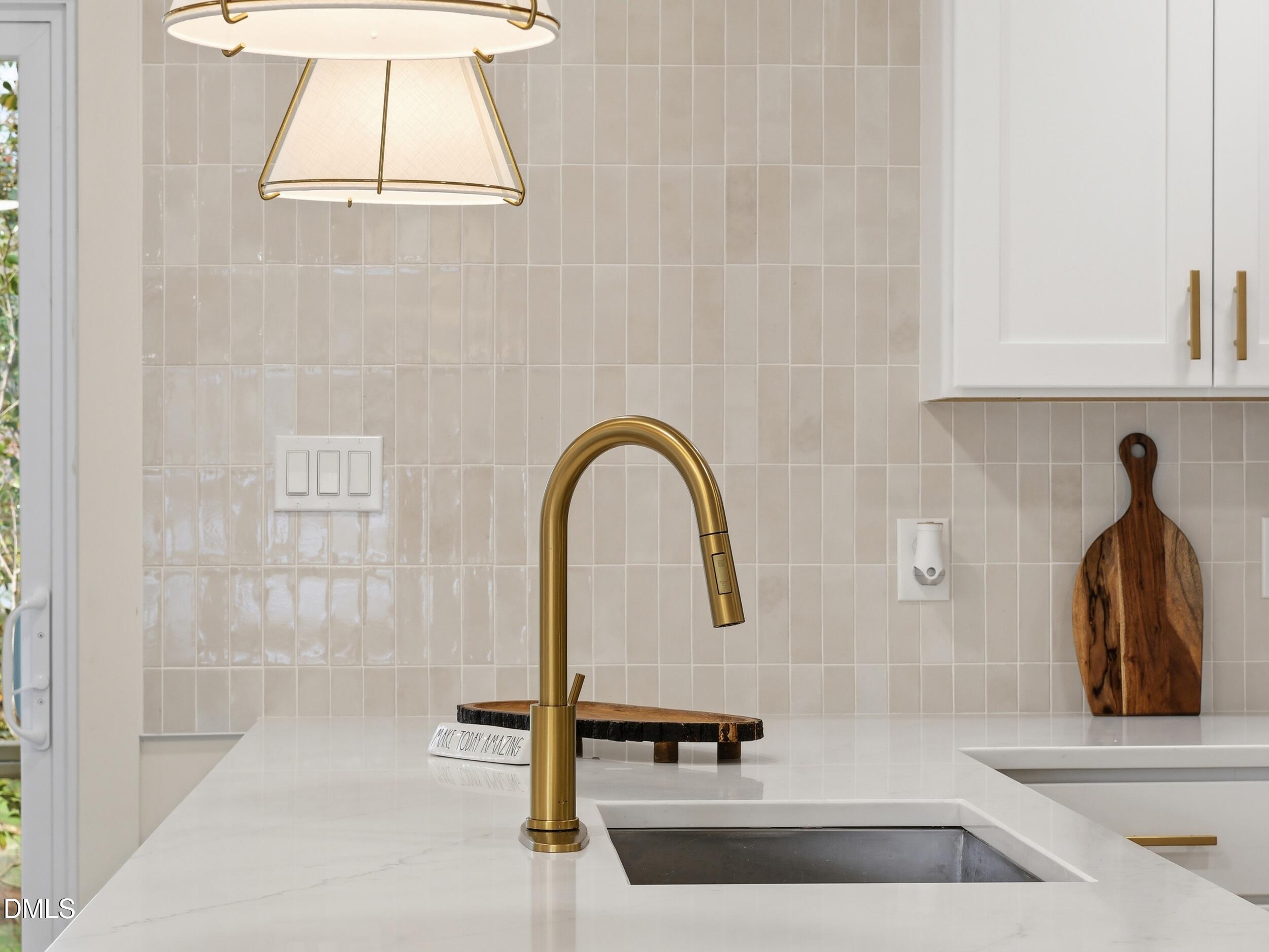 1513 Mountain View Court