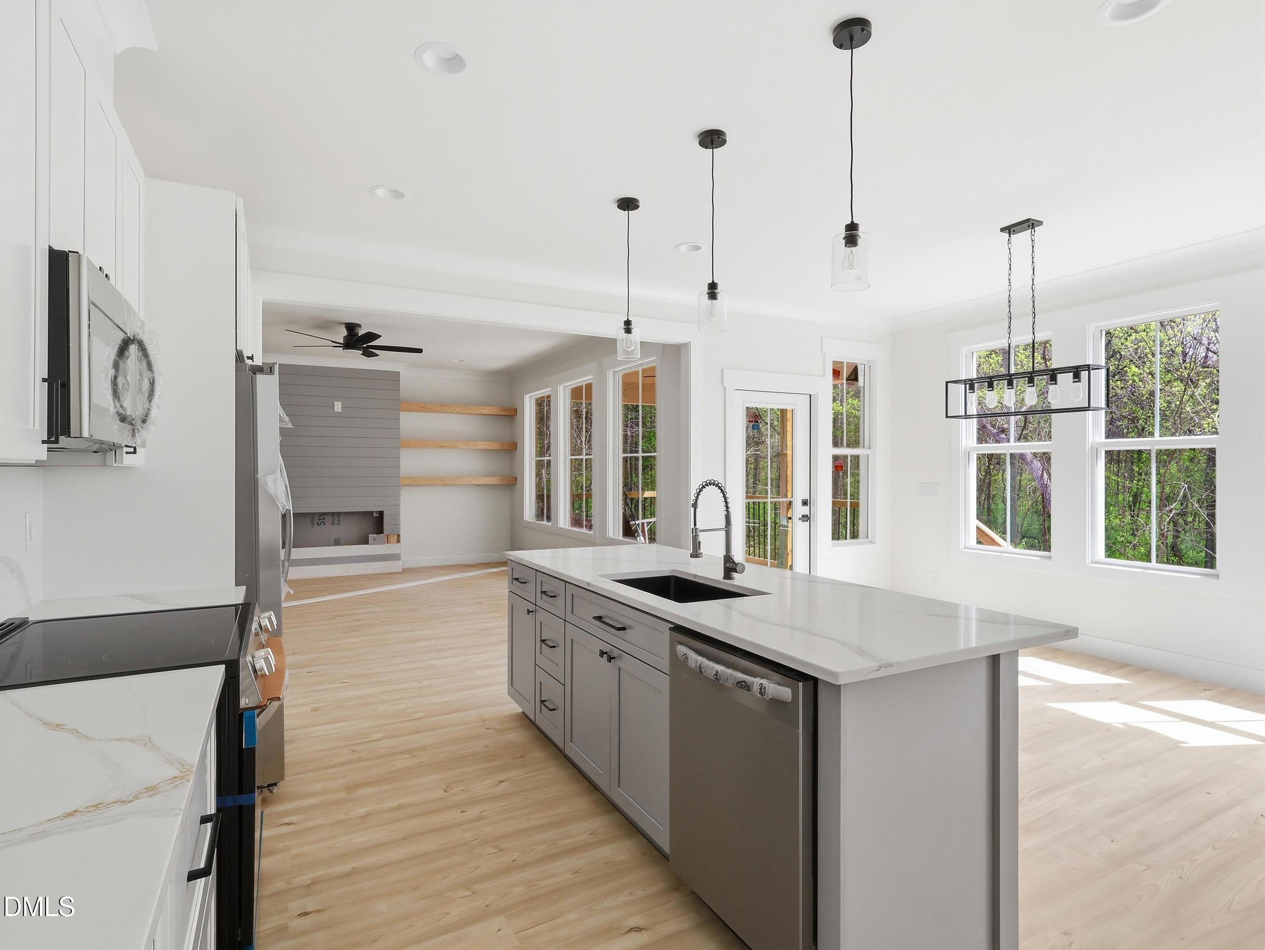 1225 Gemstone Court
