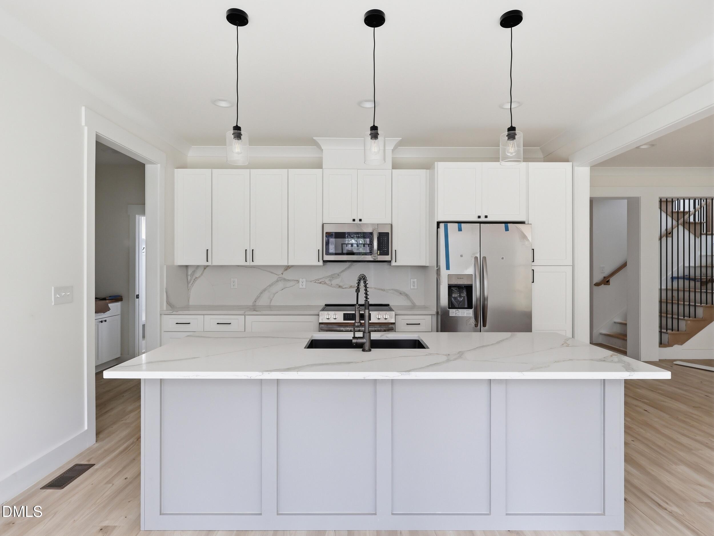 1225 Gemstone Court