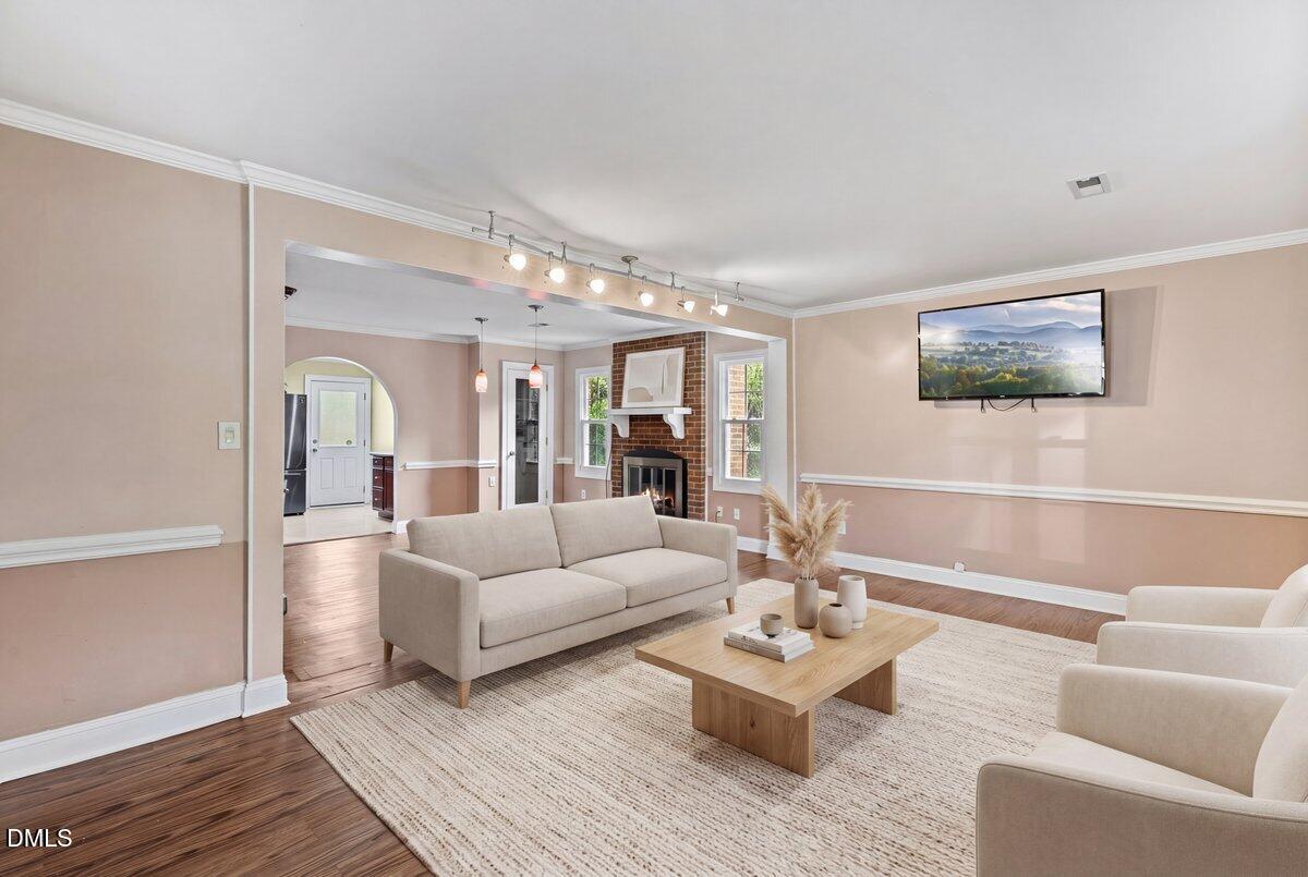 2323 Buckingham Road