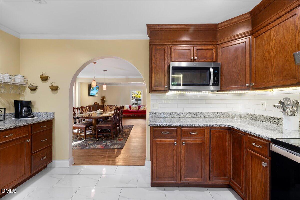 2323 Buckingham Road