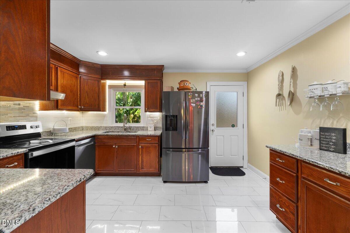 2323 Buckingham Road