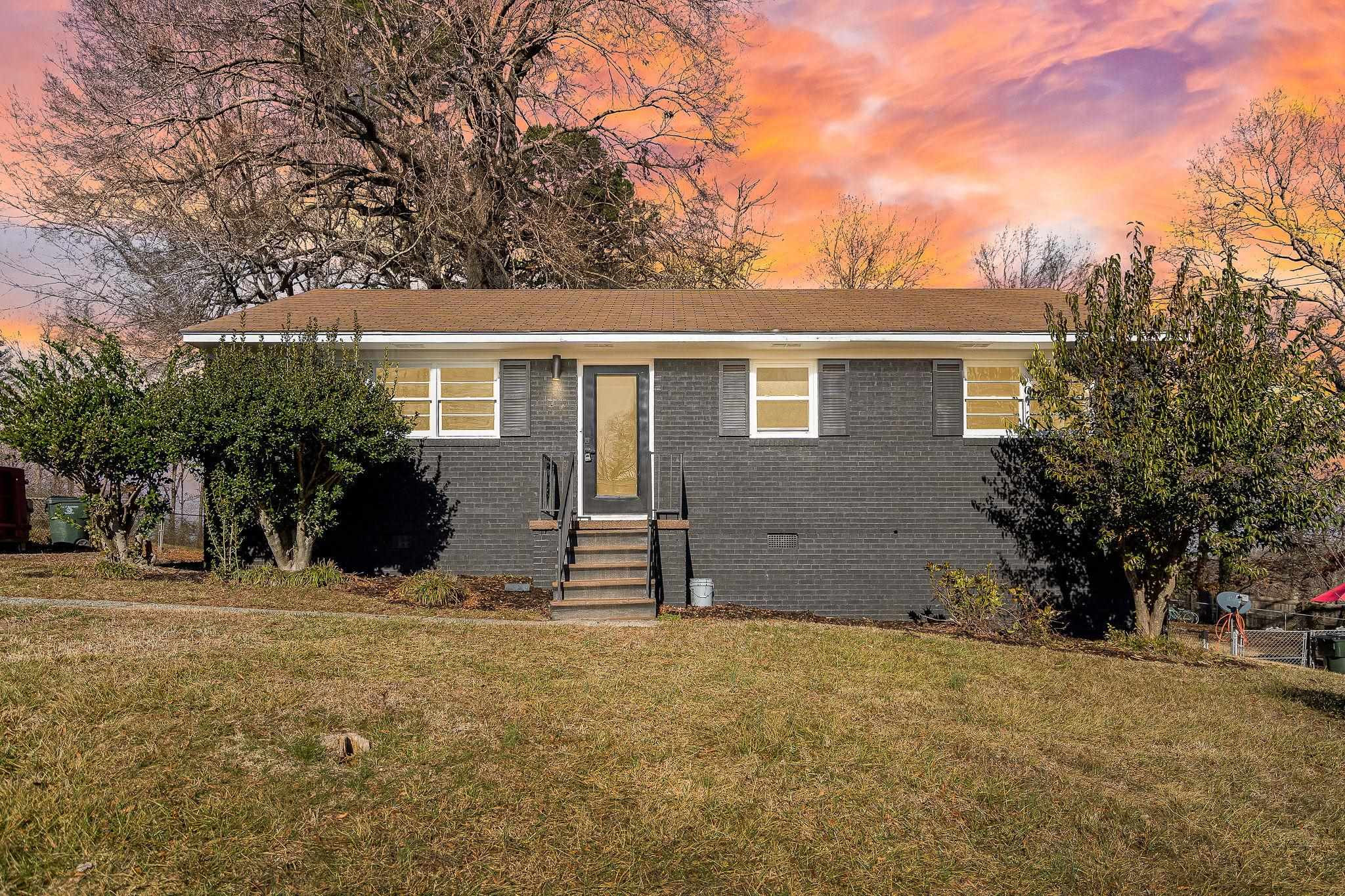 2016 Tryon Street