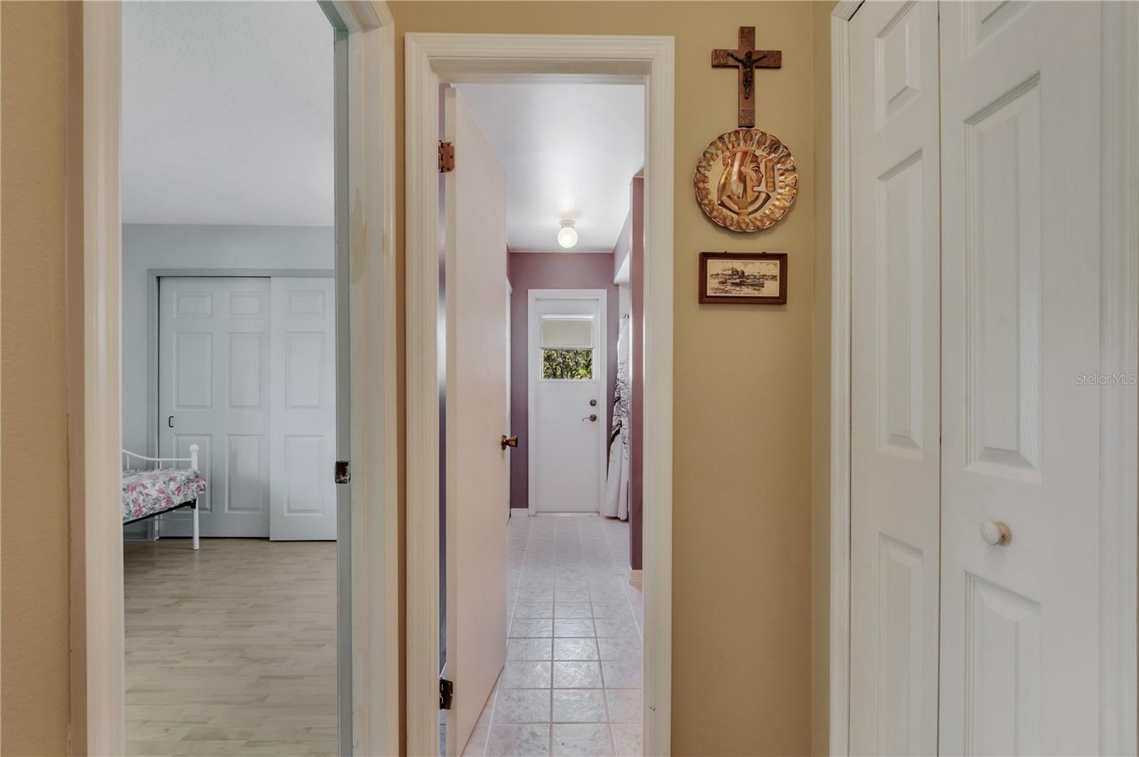 4809 BREEZY PALMS CT