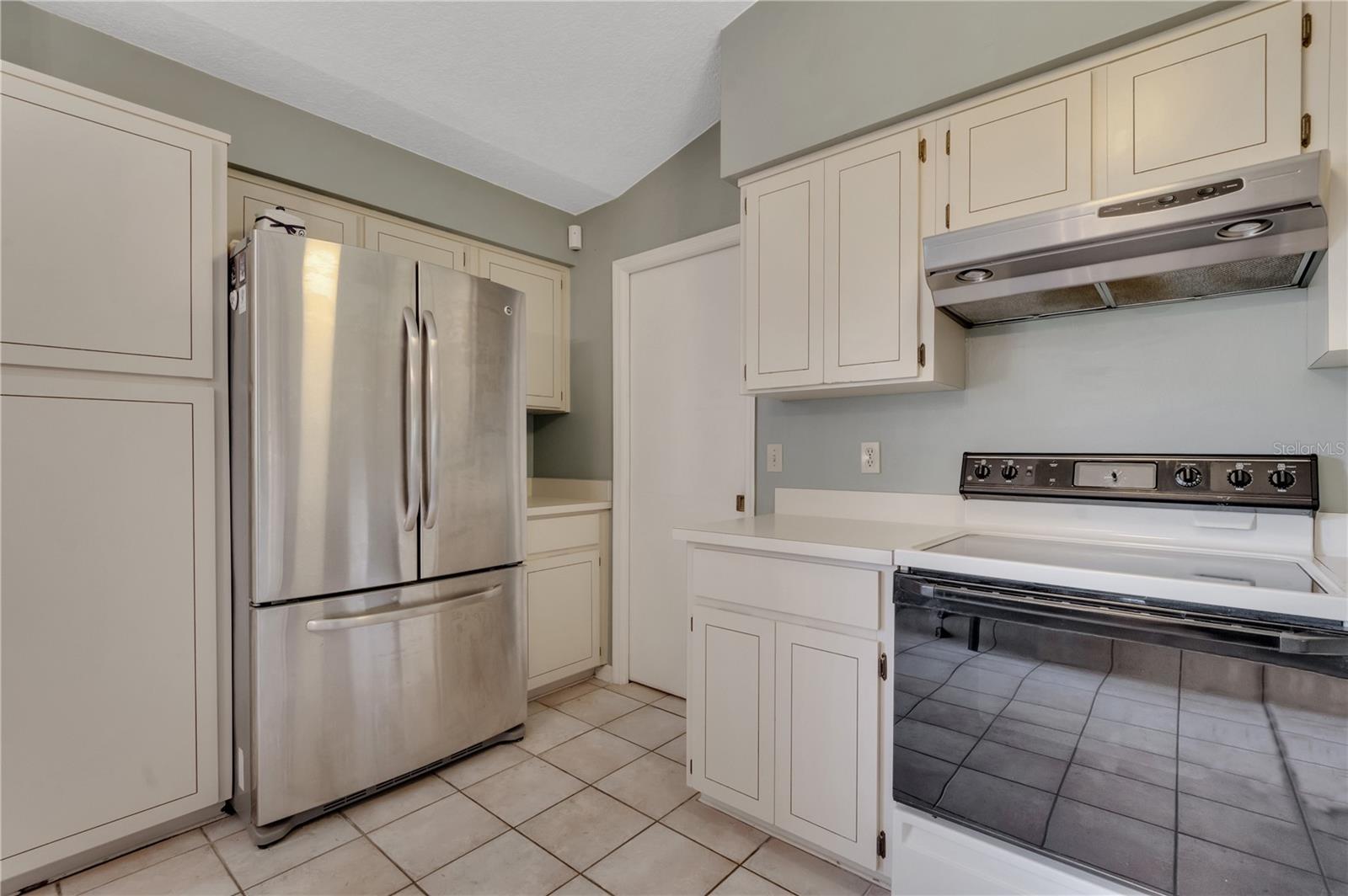 4809 BREEZY PALMS CT