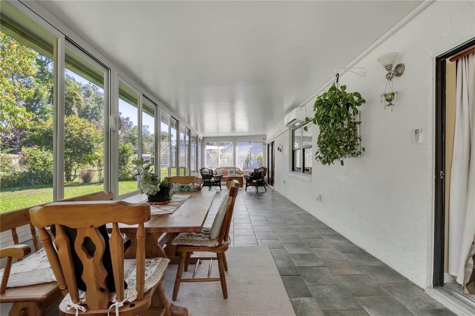 4809 BREEZY PALMS CT