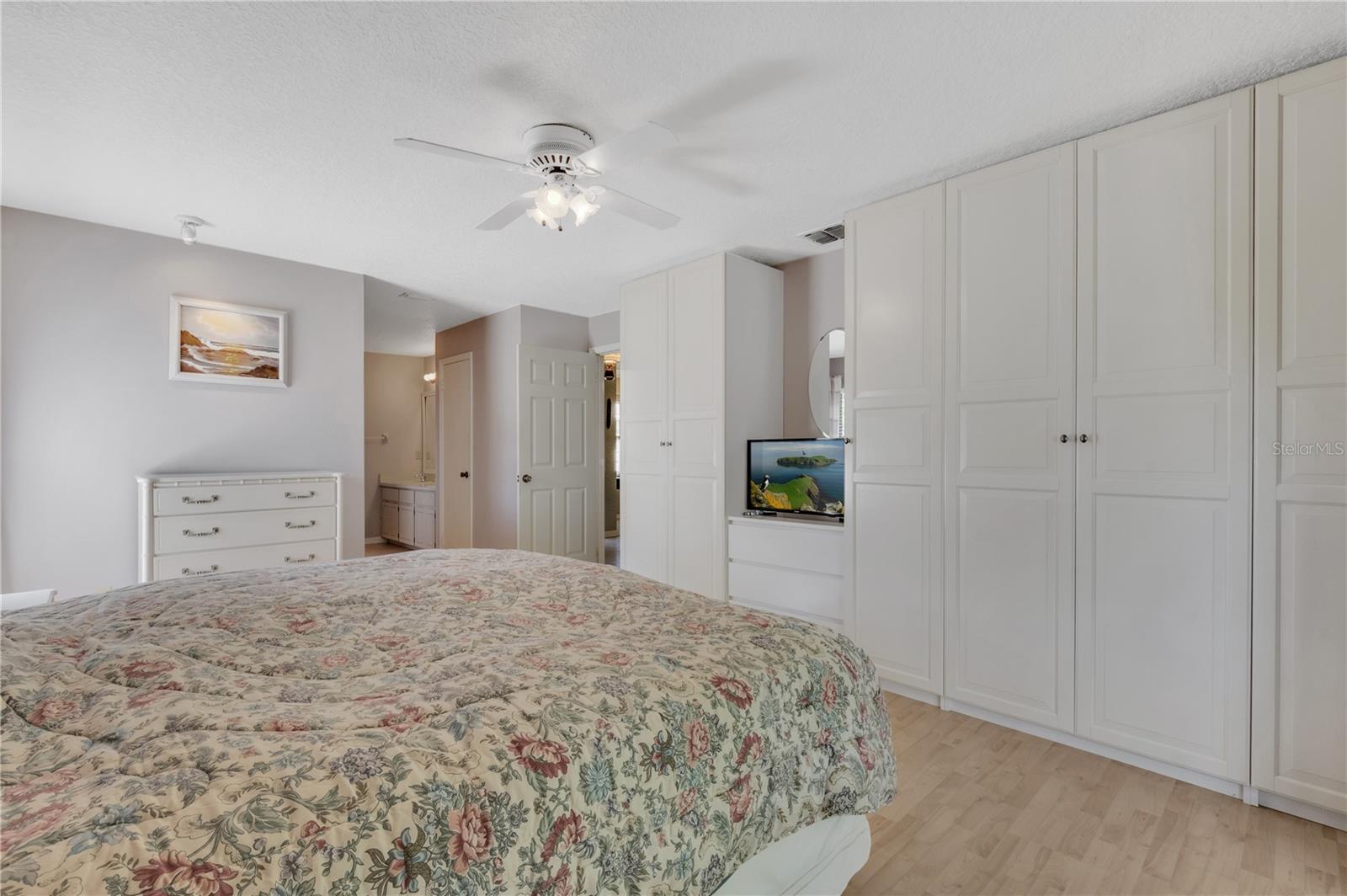 4809 BREEZY PALMS CT