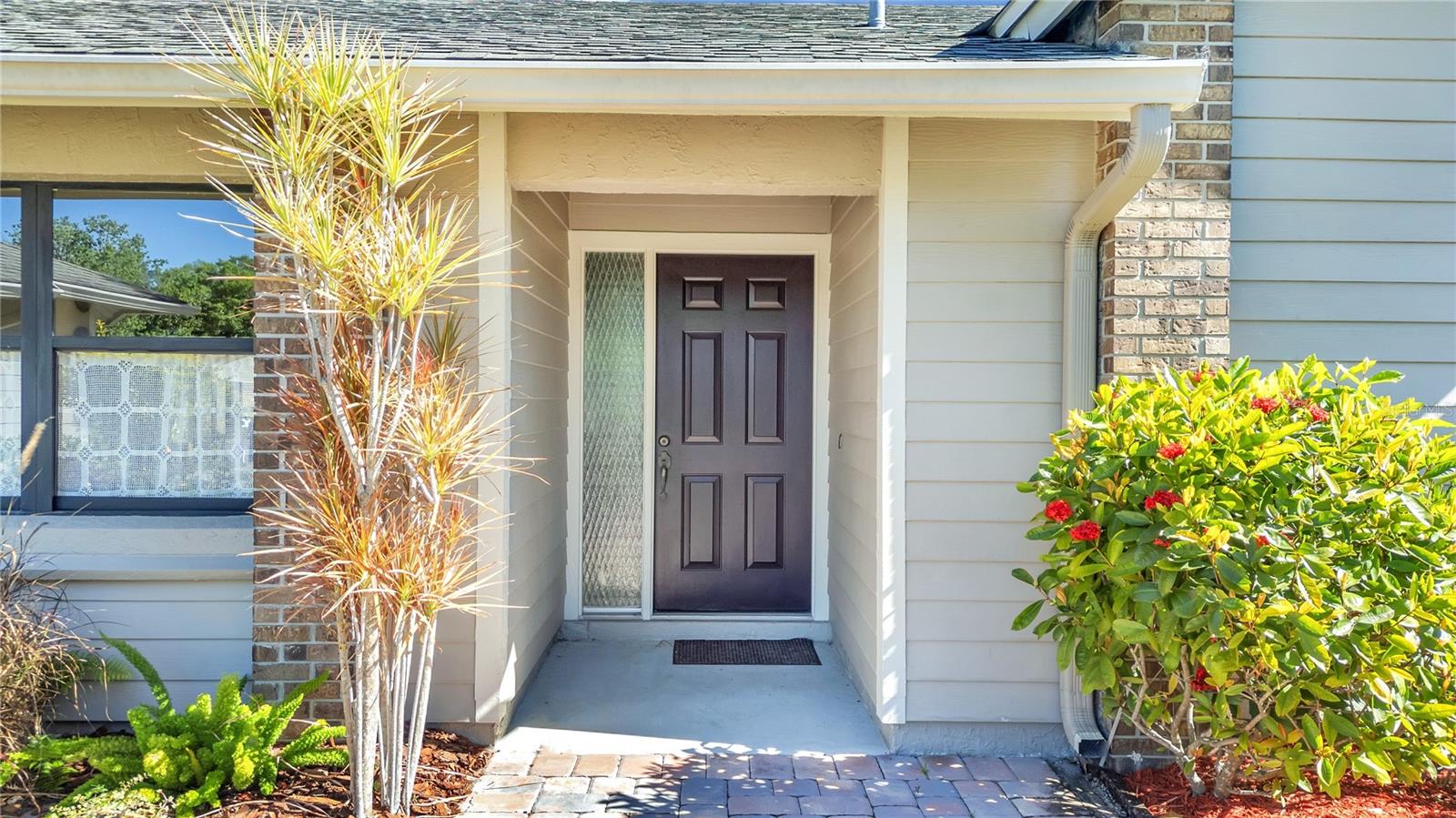 4809 BREEZY PALMS CT