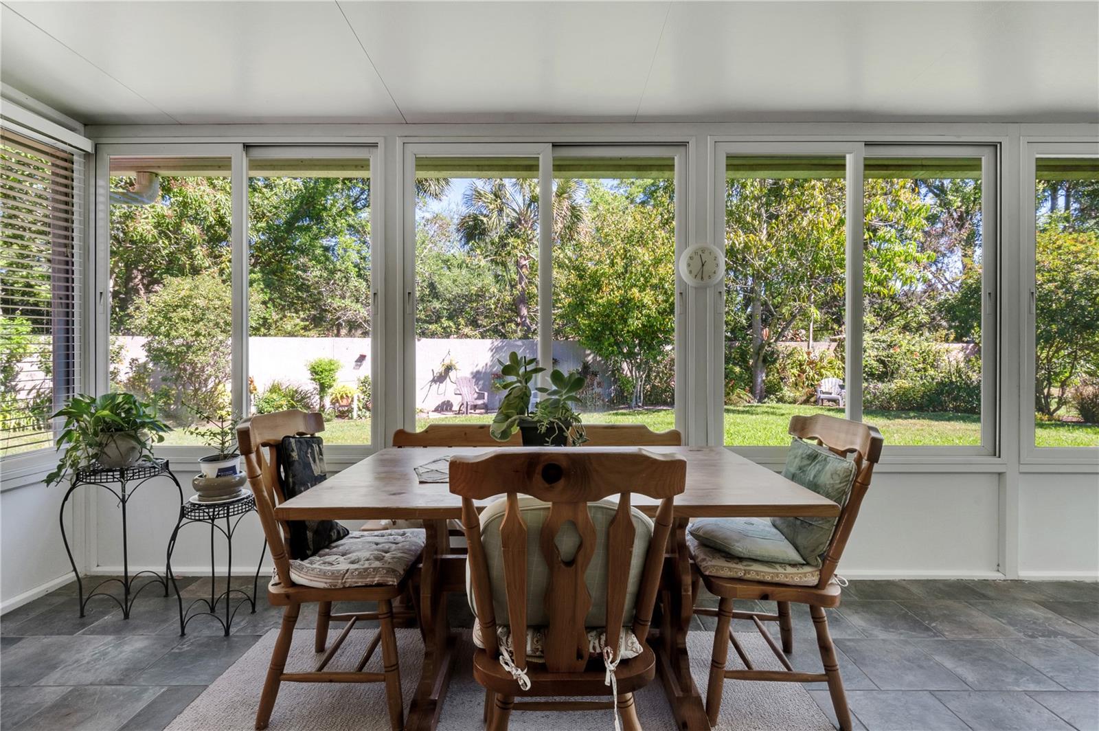 4809 BREEZY PALMS CT