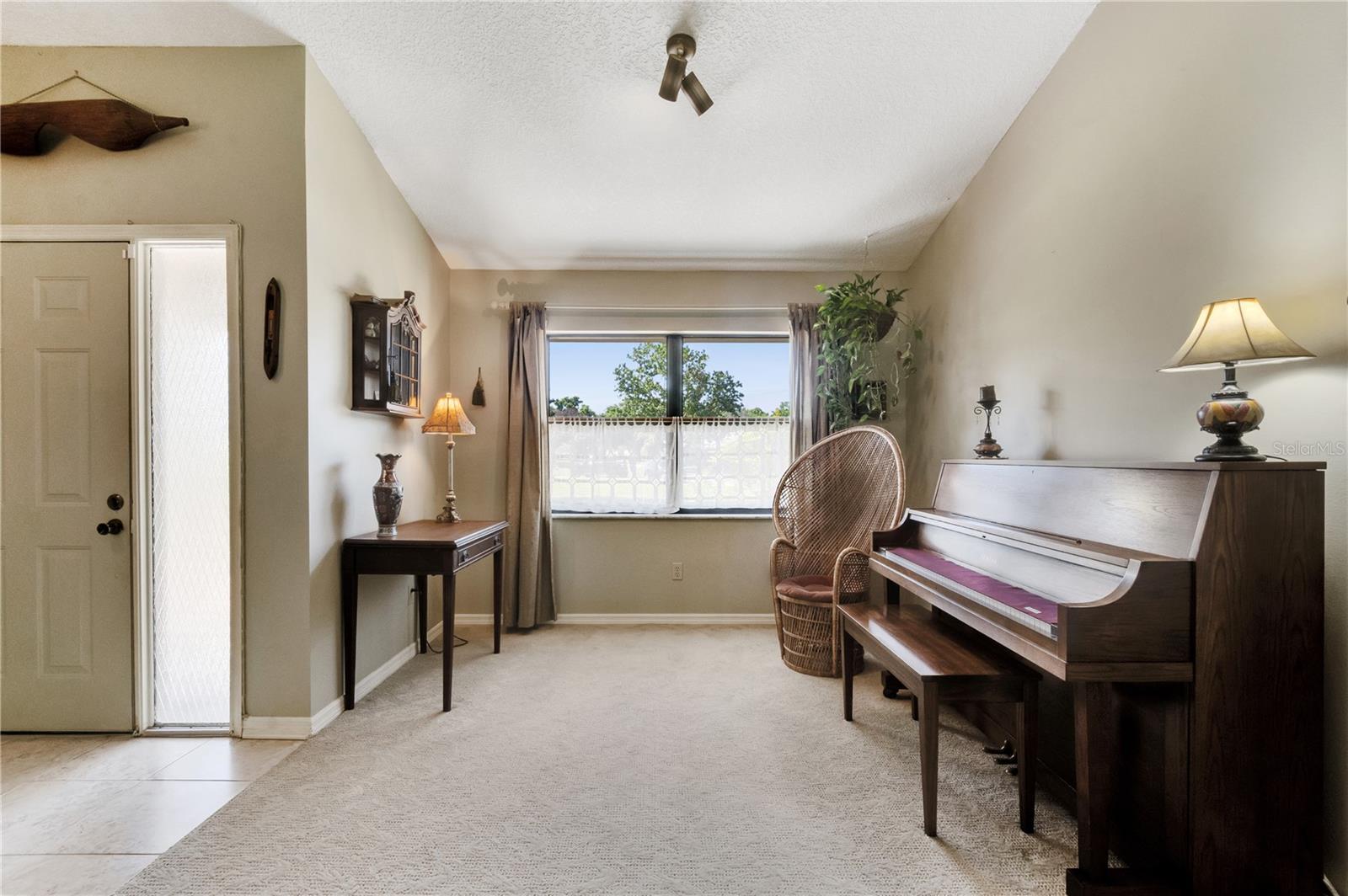 4809 BREEZY PALMS CT