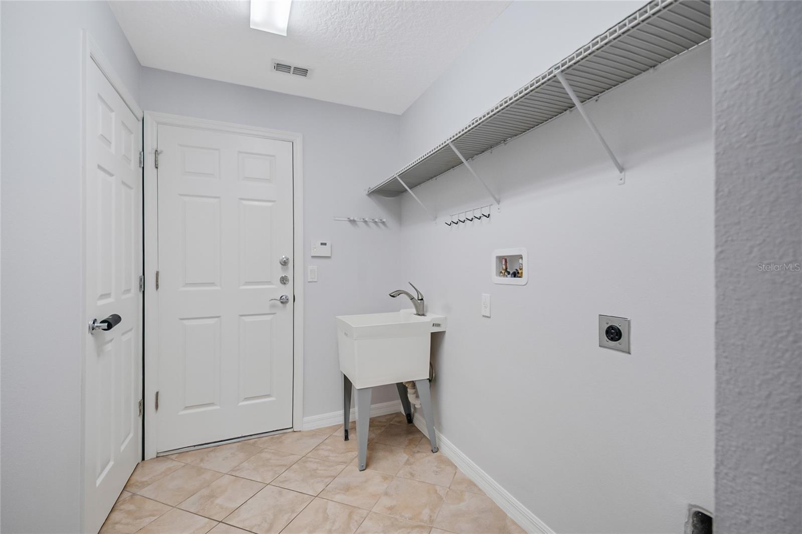 12126 TRIPLETAIL LN
