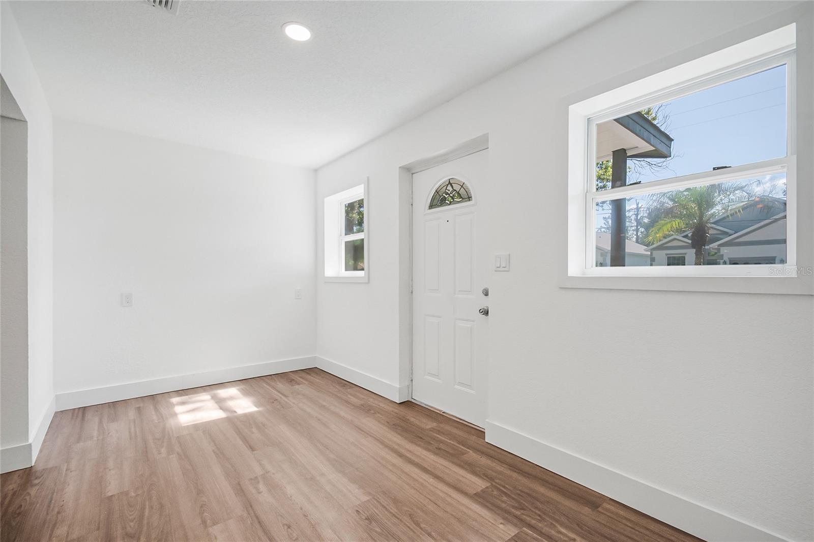 842 DENNIS AVE