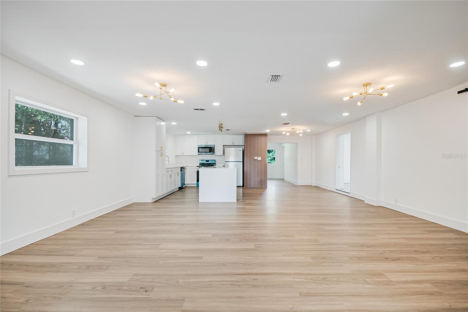 842 DENNIS AVE