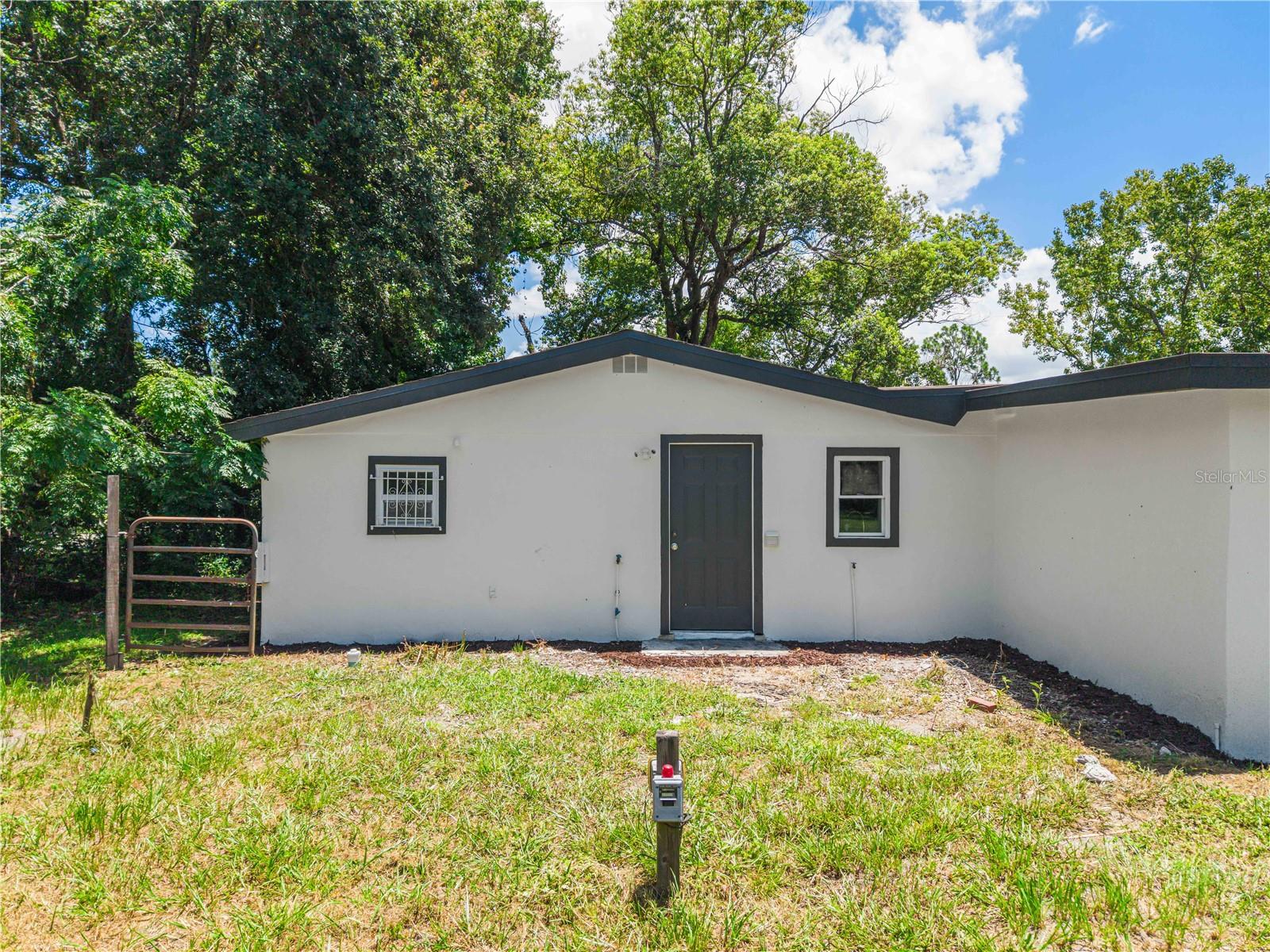 842 DENNIS AVE