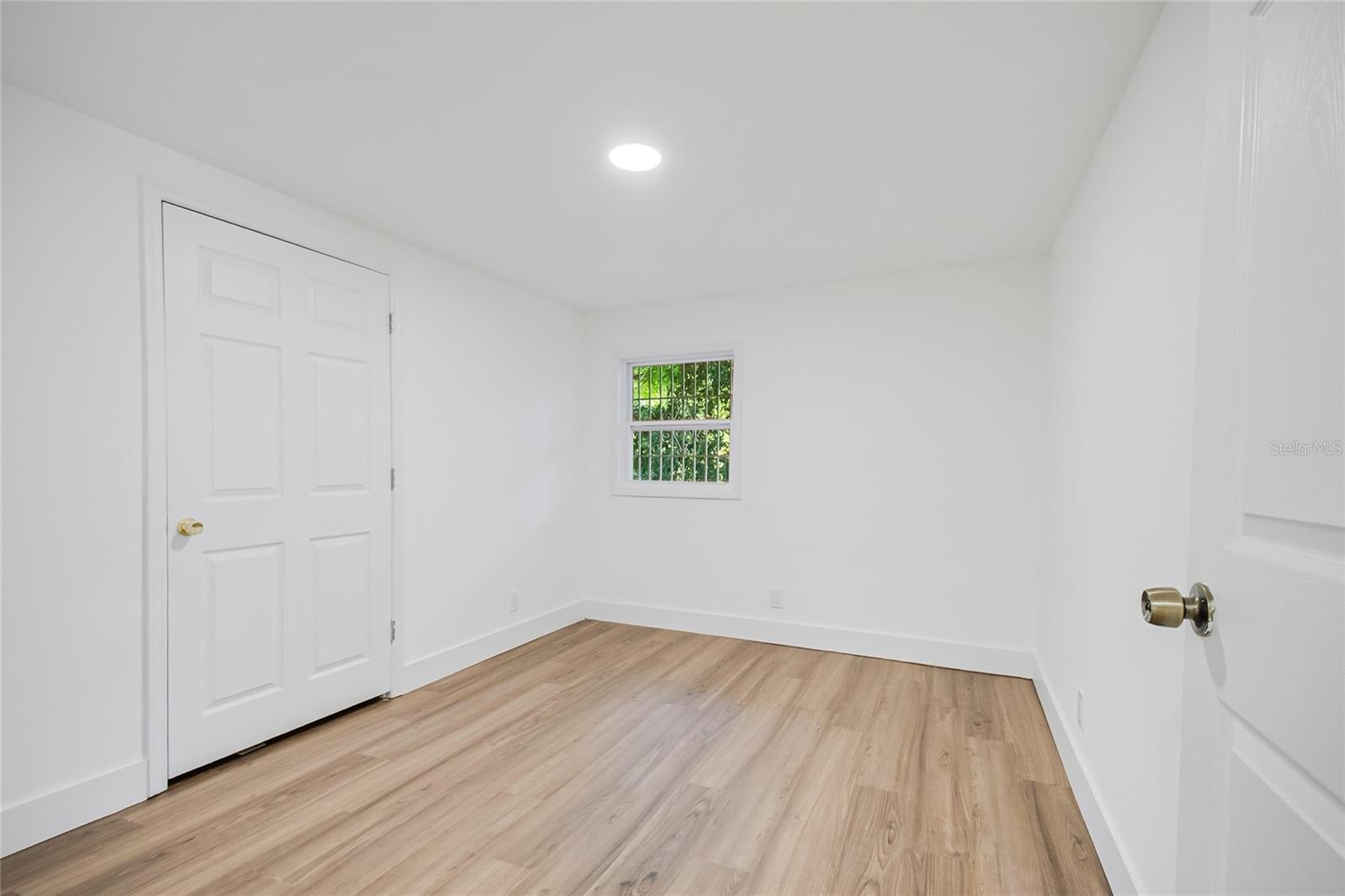 842 DENNIS AVE
