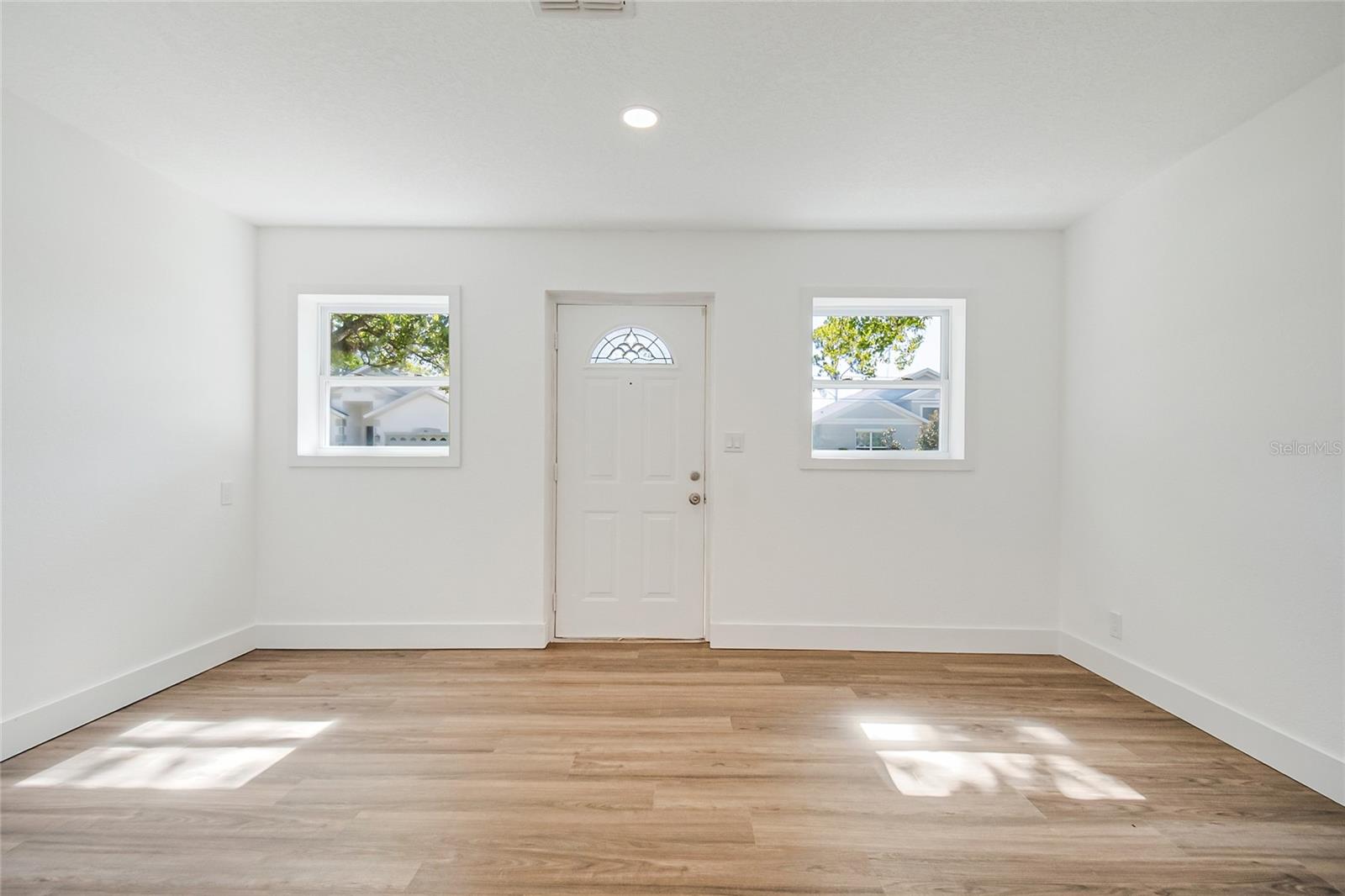 842 DENNIS AVE
