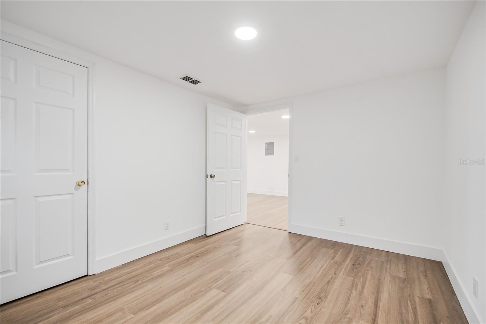 842 DENNIS AVE