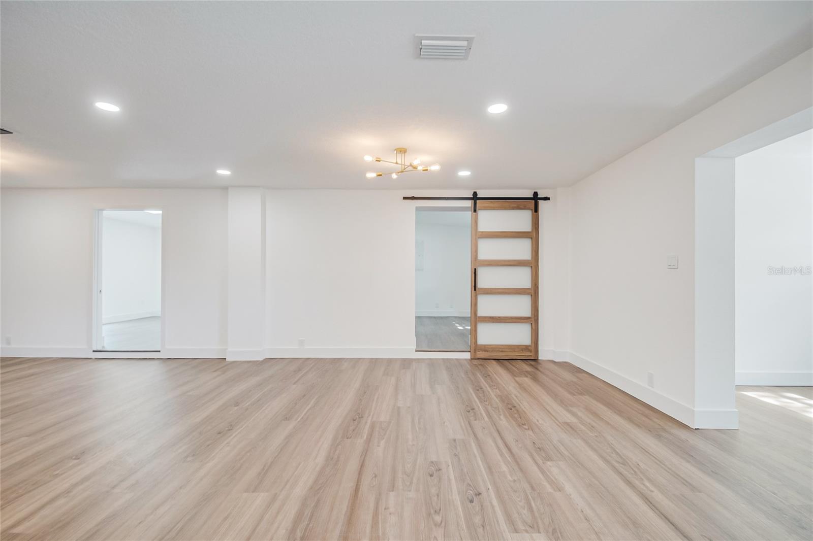 842 DENNIS AVE