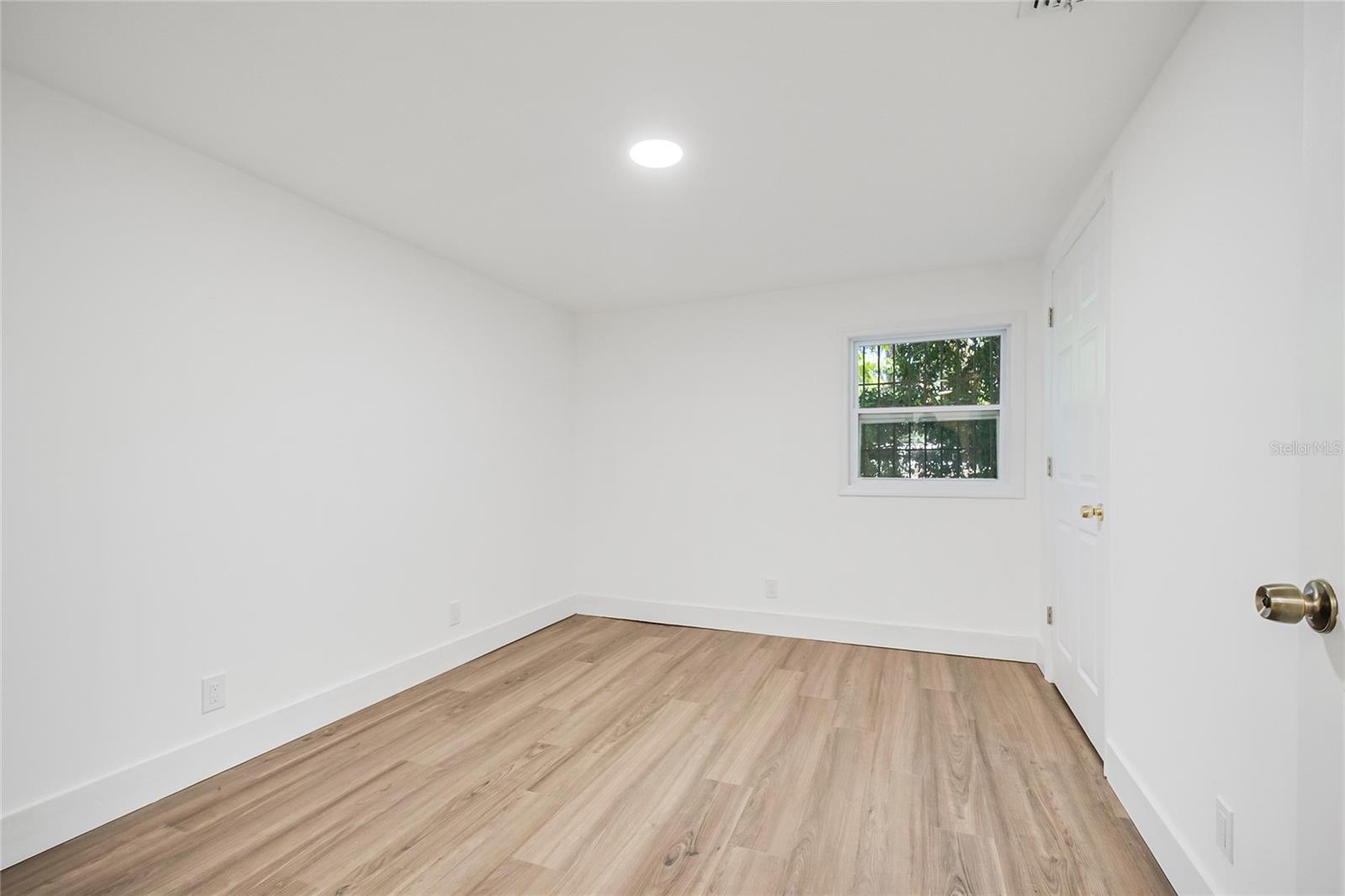 842 DENNIS AVE