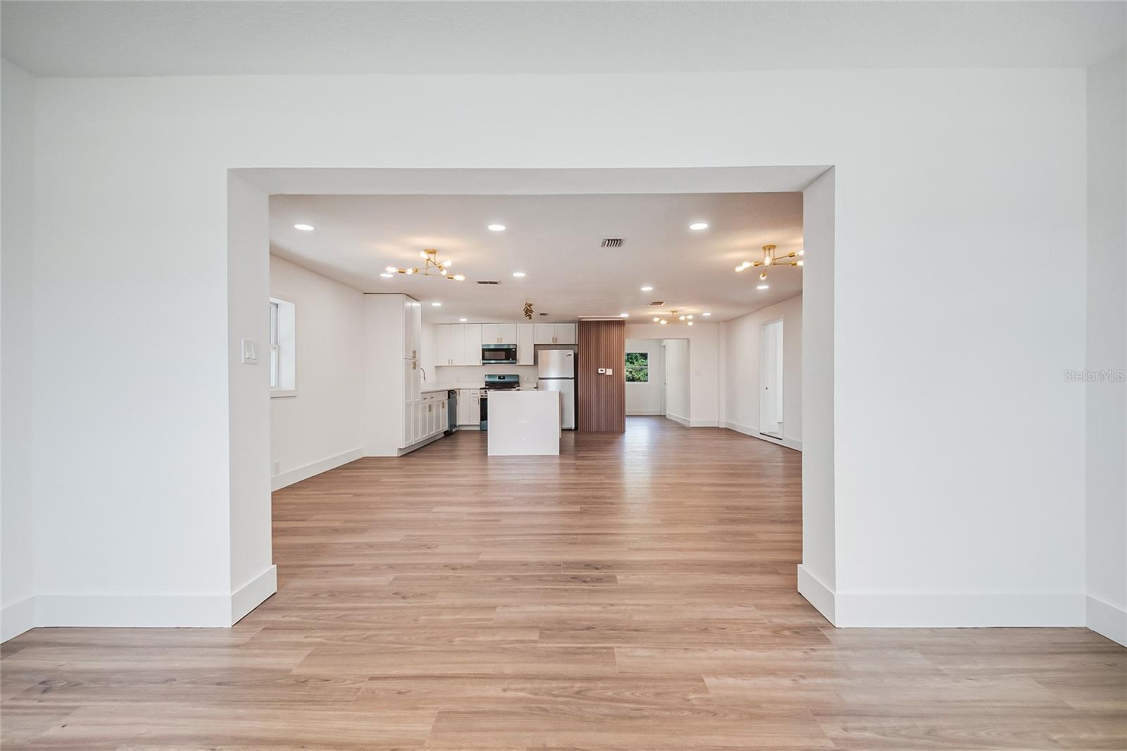 842 DENNIS AVE